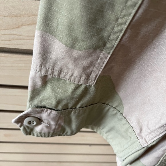 Military Camo Top Size Large - Picture 3 of 9